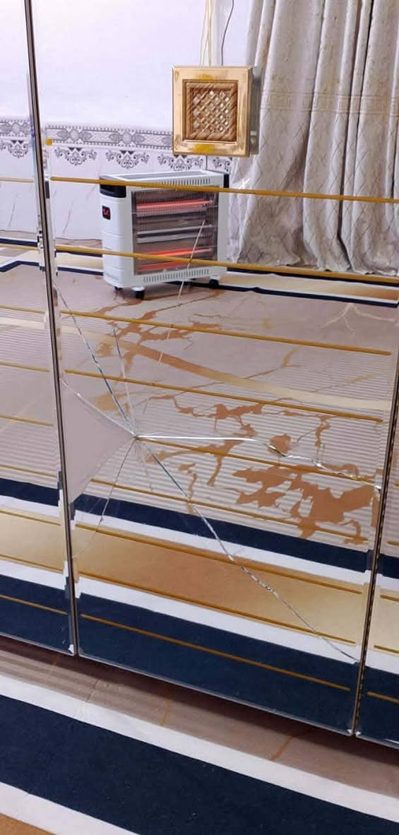 غرفه خشاب عراقي  جديده ونضيفه  زلغ مابيه فقط بس الجامه مفطوره   مامتواجد فيس ***********
