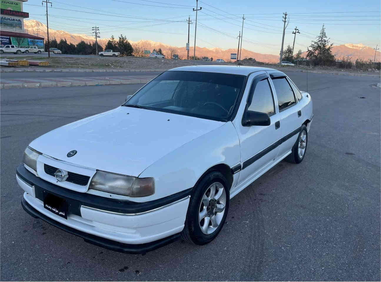 ئوپل موديل١٩٩٣
علوج
مةكينه٢٠  سافة 
گيرو مةكينه بةشةرت
موسوبراوة بةشةرت
خايسي  و زروي نيه
توندو تول
چوار تا ويلي بيكاشوي خاوين
تيبيني سةيارةكك علوجة و بةشةرتي كيشةي مةدةني
سعري20 
*********** بشدار, السليمانية
