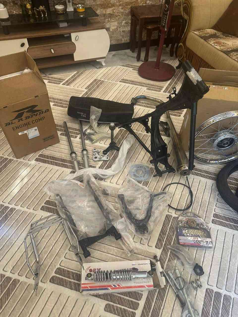 السلام عليكم تعميره للبيع صار عندي ضرف ماكدرت اعمر معا الشاصي بي بليته بس ابيع ادوات غراض من ابو رسول كله اصلي مكينه رابيدو شاصي صبغ حراري نقصه تانكي وتيوب مكاني معقل سعر ٧٢٥ رقمي ***********
