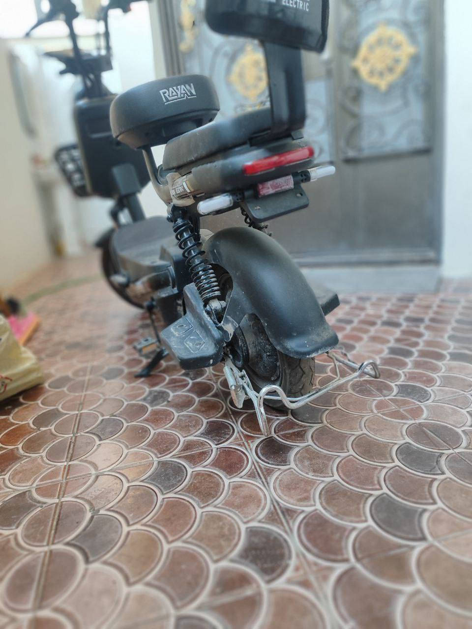 دراجه شحن للبيع 
6 بطاريات 
سرعتها 40 حقيقي 
كهربائيات شغاله كامل 
السعر 400 وبيها مجال 
رقمي ***********واتساب
