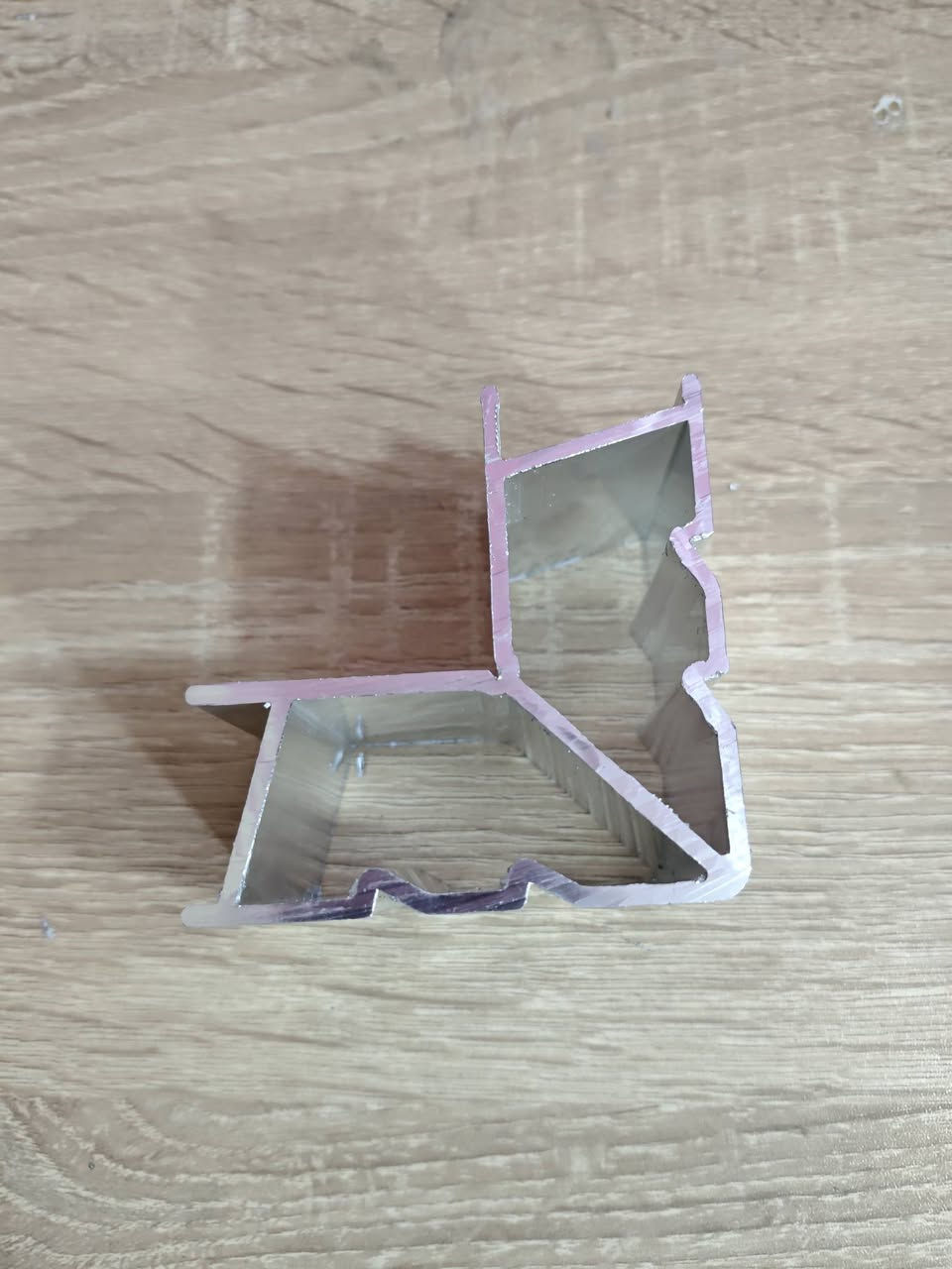 السلام عليكم ورحمة الله وبركاته... زاوية تجميع جرجوب G60 ثقيلة ونقاوة المنيوم 100/100 سعر القطعه الواحدة 750 دينار... يوجد توصيل لجميع المحافظات... للتواصل.. ***********
