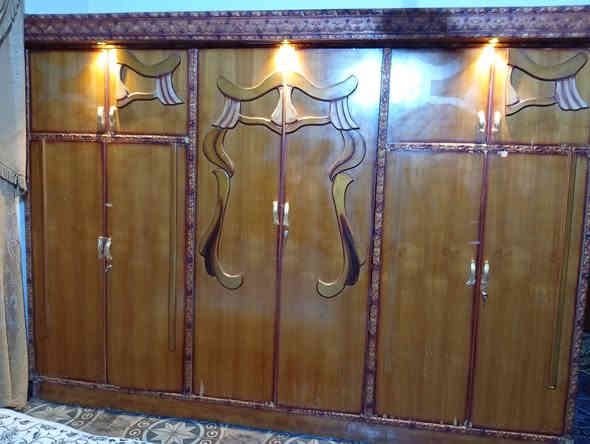 غرفة نوم للبيع السعر 500 الف وبيها مجال الاتصال على الرقم. ***********
