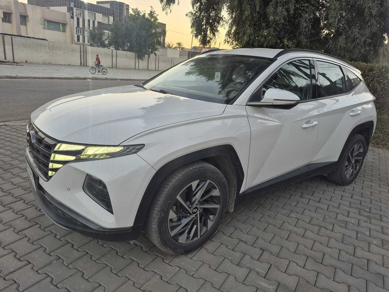 السياره ع ايد وحده من زيرو وضمان شركه الت ساك
توسان 24خليجي محرك 2000فول ماعدا البانوراما بصمه تشغيل عن بعد حساس امامي خلفي لد امامي خلفي كراسي 2كهرباء هاندبريك بصمه اوتو هولد مانع انزلاق وانحدار اشايرومري شفط بردات ب ابواب شحن واير ليس مود درايف تحكمات شاشه وكامره زنون  الخ 
ماشيه 42  كفاله  بيها بارد فقط قليل  يم الرقم الخلفي  
بغداد حي جامعه
سعر 209
***********
***********
