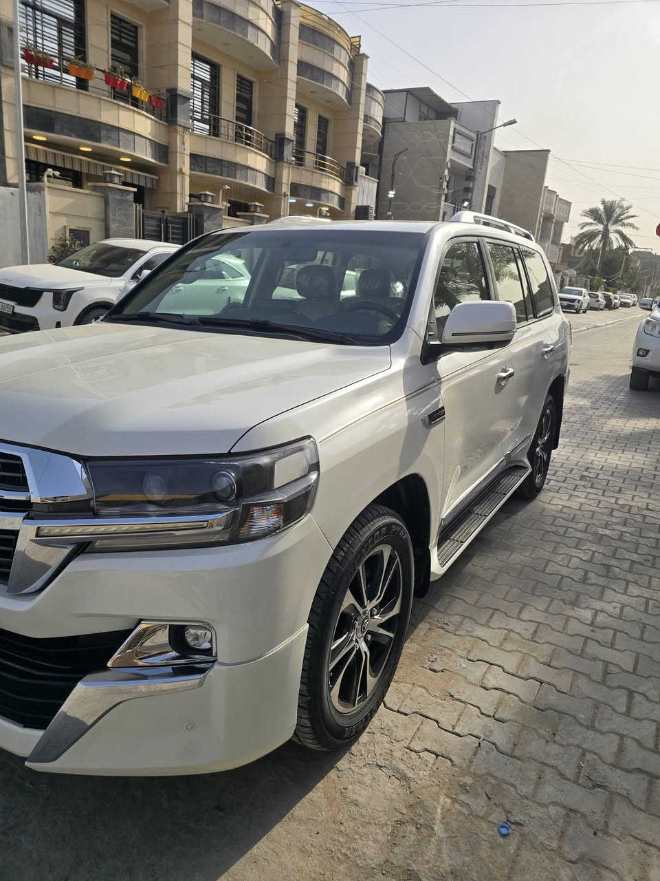 السلام عليكم للبيع لاندكروز 2020 شركات السياره جديده وحلوه وماشية 100 الف بيها بارد بالجاملغ الأمامي موضح بالسونار كدامكم وباب الي خلف الراكب بالداير جدا بسيط السياره باسمي ورقم مميز موضوح كداكم رقم اربيل السياره كامله وجاهزة مواصفاتها كراسي كهرباء جلد صندوك كهرباء اربع كامرات دبل حساس السياره سته سلندر رايدها ب48000 يعني 480 وبيها مجال للشراي للاستفسار الاتصال ***********
