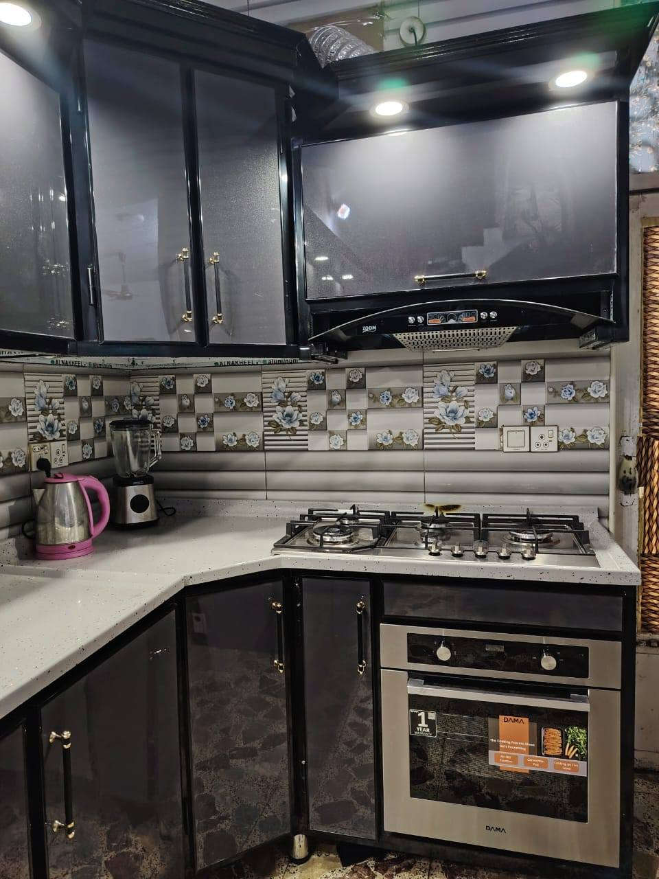 إعلان بيع كاونتر مطبخ (شبه جديد) مع الملحقات
​للبيع كاونتر مطبخ متكامل وبحالة ممتازة جداً، لم يستخدم إلا لفترة وجيزة (3 أشهر فقط)، والسبب هو الانتقال إلى منزل آخر واختلاف القياسات.
​المواصفات والتفاصيل:
​الحالة: نظيف جداً (شبه جديد) استخدام 3 أشهر.
​الملحقات المتضمنة: * طباخ (عين) بتصميم حديث.
​فرن بلت-إن (Built-in) متناسق مع الكاونتر.

​السعر المطلوب: مليون و ٧٠٠
​ملاحظة: الكاونتر مصمم بجودة عالية وتفاصيل عصرية، وهو فرصة ممتازة لمن يبحث عن مطبخ جاهز وبسعر أنسب من الجديد.
​للتواصل والاستفسار:
***********
الموقع: كربلاء مجمع الغدير السكني
