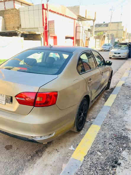 السلام عليكم ورحمة الله 
من رخصة الادمن المحترم ❤️
سيارة فولكس واكن جيتا 2011 لون ذهبي
السيارة ماشية 142 الف حقيقي
مكينة 2000 تنفس طبيعي خليجي
كير مكينة بالجيس لوك ومكفول
مواصفات اعتيادية شاشة كامره اشاير بالمري منضومة زينون 
باتري وتخم تاير جديد 
السيارة الكشر غير مكفول بيها معجون 
السنوية لنهاية ال2027 رقم بغداد
السعر المطلوب 74 وبيها مجال بسيط❤️
مكاني بغدادالمنصور او حي الفرات
للاستفسار *********** او *********** بغداد
