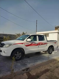 تويوتا هايلوكس • بيك اب