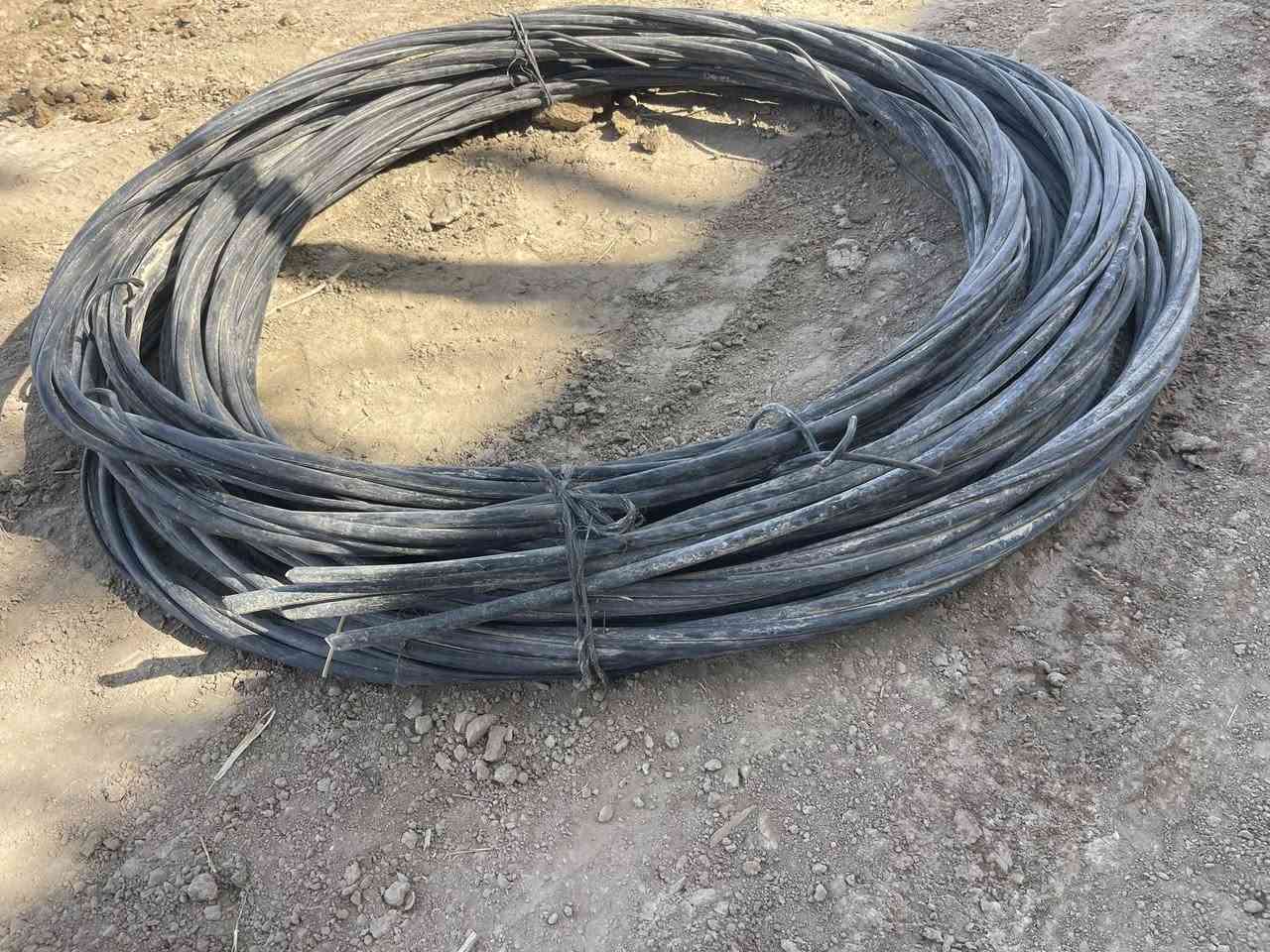 ضفيره للبيع حجم ١٢٠ خمس خطوط جديد ما مشدوده ابد الطول٤٣متر ديوانية طريق السنية ***********

سعر المتر ب١٠وبي مجال
