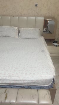 غرفة نوم تركية مستعمله للبيع السعر ٤٥٠ وبيها مجال الاتصال عالرقم 07703...