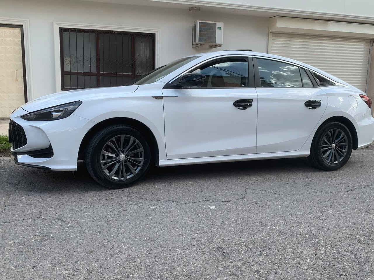 MG gt5 محرك 1.5 تنف طبيعي فول مواصفات 4 كاميرات 4 حساسات خلفية + بصمة كشن جلد + سقف سلايت سيارة خالية من أي حادث كلين تايتل المشي 22000 كم سيارة باسمي عنوان بروشكي كير و محرك بشرط  
*********** دهوك, العراق
