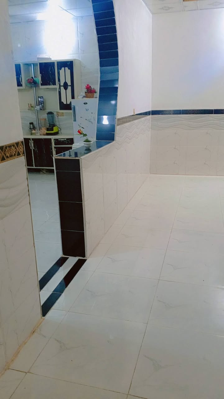 السلام عليكم 👋 

البيت للبيع المساحه 200متر 

متكون من غرفتين 2+صاله +مطبخ +استقبال كبير وحلوو +صحيات داخليه و خارجيه +

ملاحظه البيت مشمول بالتطويب ومرقم من البلديه 
ملاحظه ثانيه البيت مال جنايه درجى اولى شغله كله 

السعر 58وبيه مجال 

العنوان نجف شارع الصب مقابل قريه الغدير بشارع المطحنه 

اتصل أو راسل الصفحه ***********واتساب 

‏‪***********‬‏ اتصل عل رقم
