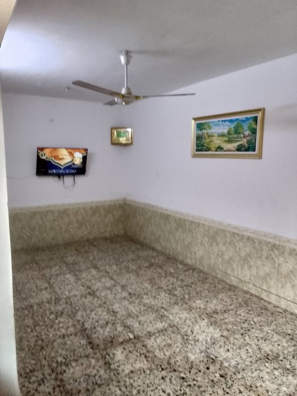 سلام وعليكم بيت البيع
مساحه 140البيت طابقين يحتوي ع ربع غرف نوم وستقبال ومطبخ كامل الخدمات مي ومجاري وتبليط  العنوان مدينت صدر منطقت دسيم قرب حسينيت شيخ وهاب السعر 65وبي مجال الشراي رقم الواتساب ***********
