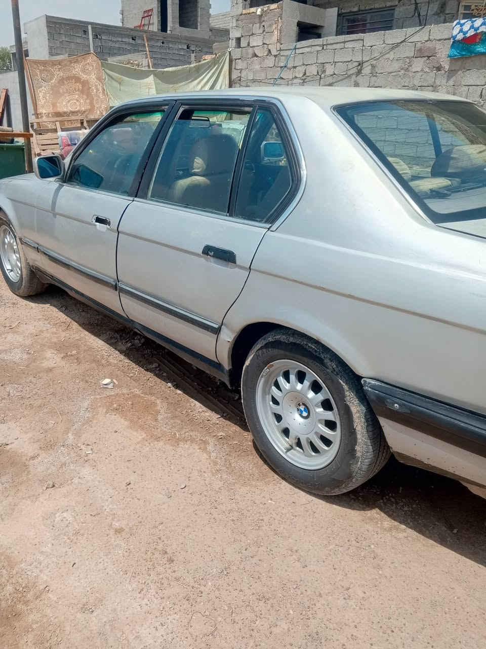 سلام عليكم اخوان
بي ام دبليو 735 موديل 1996    V6كير محرك مكفولات جديد مال حاويه تبريد كهربائيات كلها شغاله بيها لايت زنون جديد سعرها 40 وبيها مجال حك الجيه 
مكان السياره بغداد التاجي 
اتصل وبيك خير ودلل 
***********
