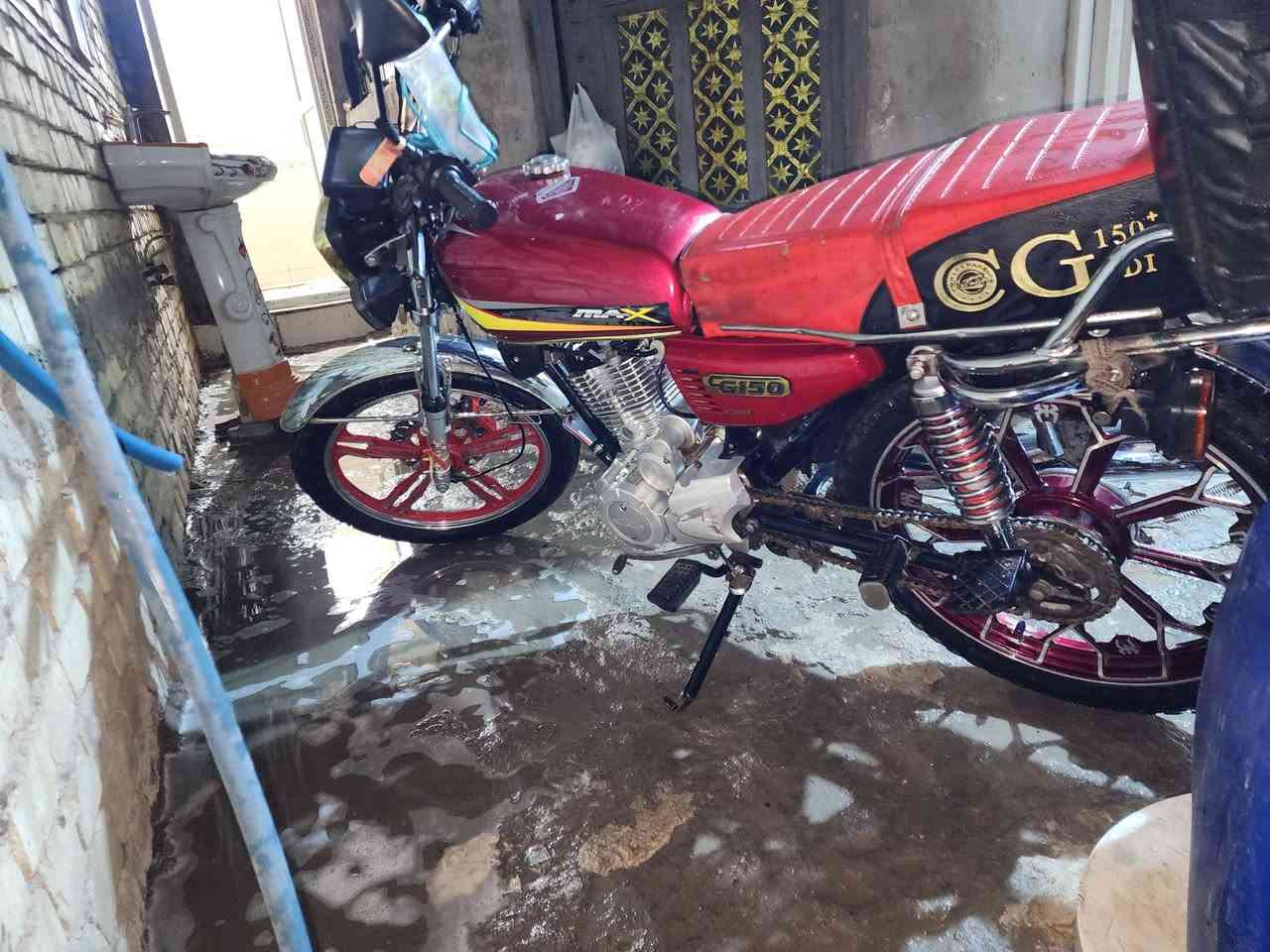 سيفان ايراني للبيع ٦٠٠ بيه مجال مديل ٢٤ مكفول دراجه نضيفه ما متعوبه أوراقه موجوده رقم ***********
