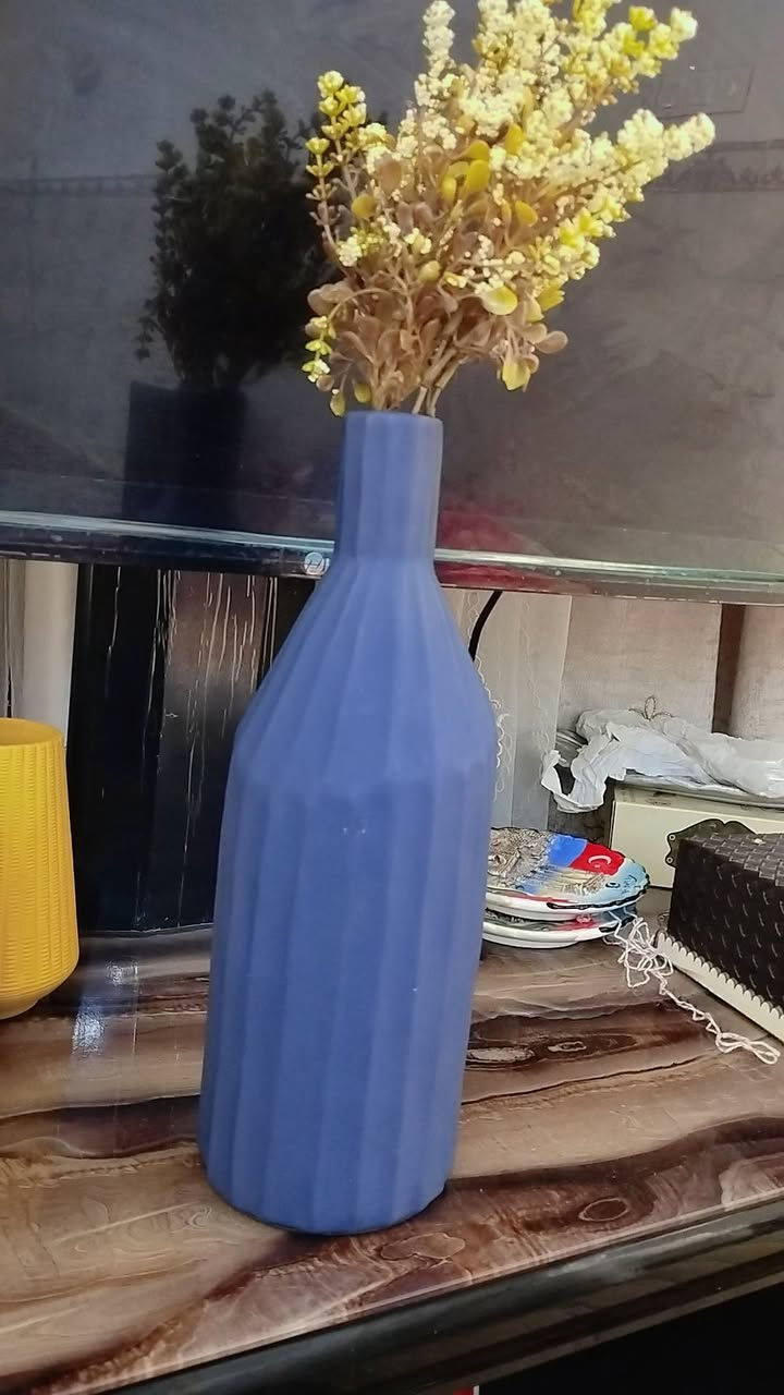 كارتونة تحفيات انتيكا بيه اكثر من 15 قطعة كله خشن تصفية مسوية عليهم يعني القطعة اقل شي تنباع ب15 قيموه واخذوه بس مو اقل من ال30 لان تحفيات غالي
*********** للحجز
