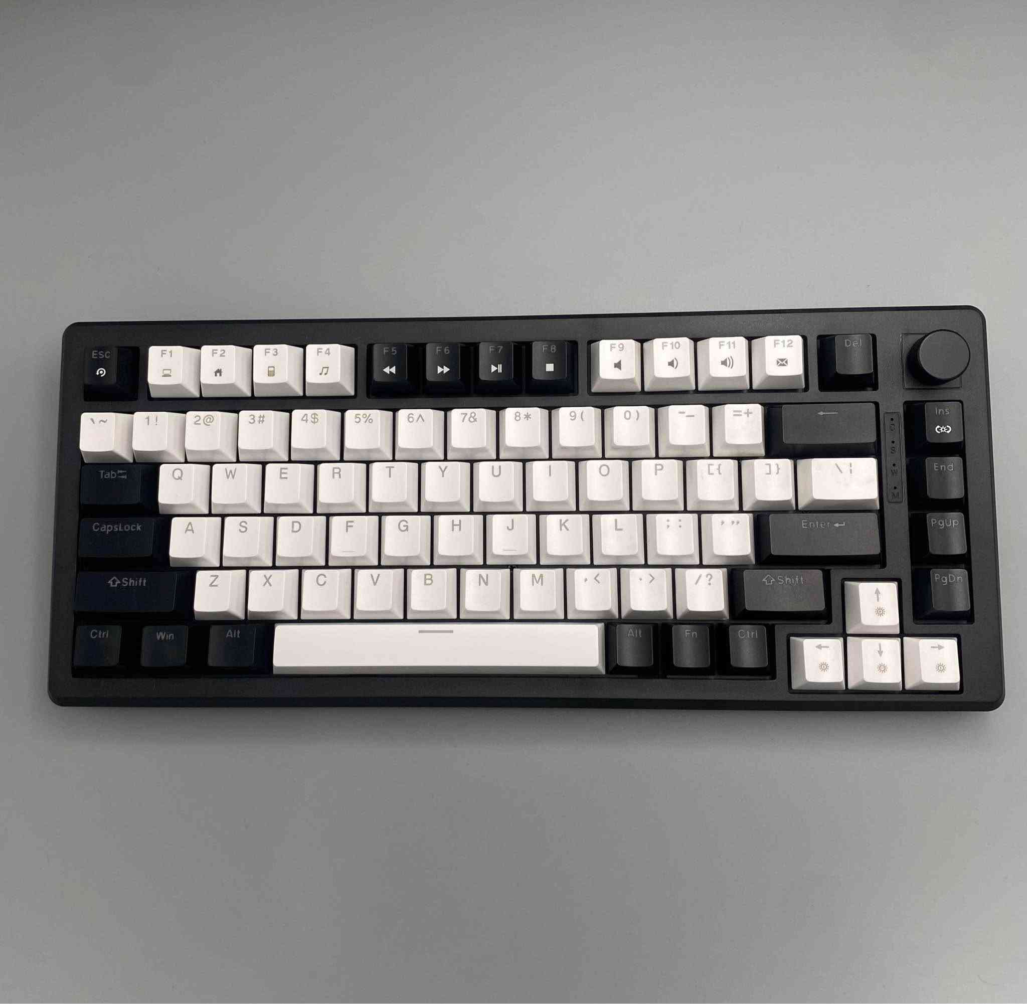 ⌨️ MageGee MK-Star 75 – Mechanical Gaming Keyboard

🔹 التصميم: 75% مدمج مع ترتيب عملي يوفر مساحة أكبر 🎮
🔹 عدد المفاتيح: 81 مفتاح
🔹 السويتشات: Red Mechanical Switches باستجابة سريعة وإحساس دقيق ⌨️
🔹 الإضاءة: Compact Blue Backlight مع تأثيرات متعددة قابلة للتخصيص ✨
🔹 Anti-Ghosting: دعم Full Key Anti-Ghosting للألعاب التنافسية 🎯
🔹 الاتصال: سلكي عبر USB-C 🔌
🔹 المفاتيح: Double-Shot Keycaps مقاومة للتآكل وعمر استخدام طويل
🔹 التصميم: هيكل مدمج مع أزرار الأسهم ومفاتيح الوظائف الأساسية
🔹 التوافق: Windows / Mac / Linux

💡 كيبورد 75% يجمع بين الحجم المدمج والوظائف الكاملة تقريبًا، مما يجعله خيارًا ممتازًا للألعاب والعمل اليومي.

السعر : 40 الف
خدمة توصيل 🚚 لكافة أنحاء العراق 🇮🇶 حلة, بابل


**إذا كنت صاحب هذا الإعلان وتريد حذفه لأي سبب، رجاءا أرسل رسالة إلى الدعم الفني**
