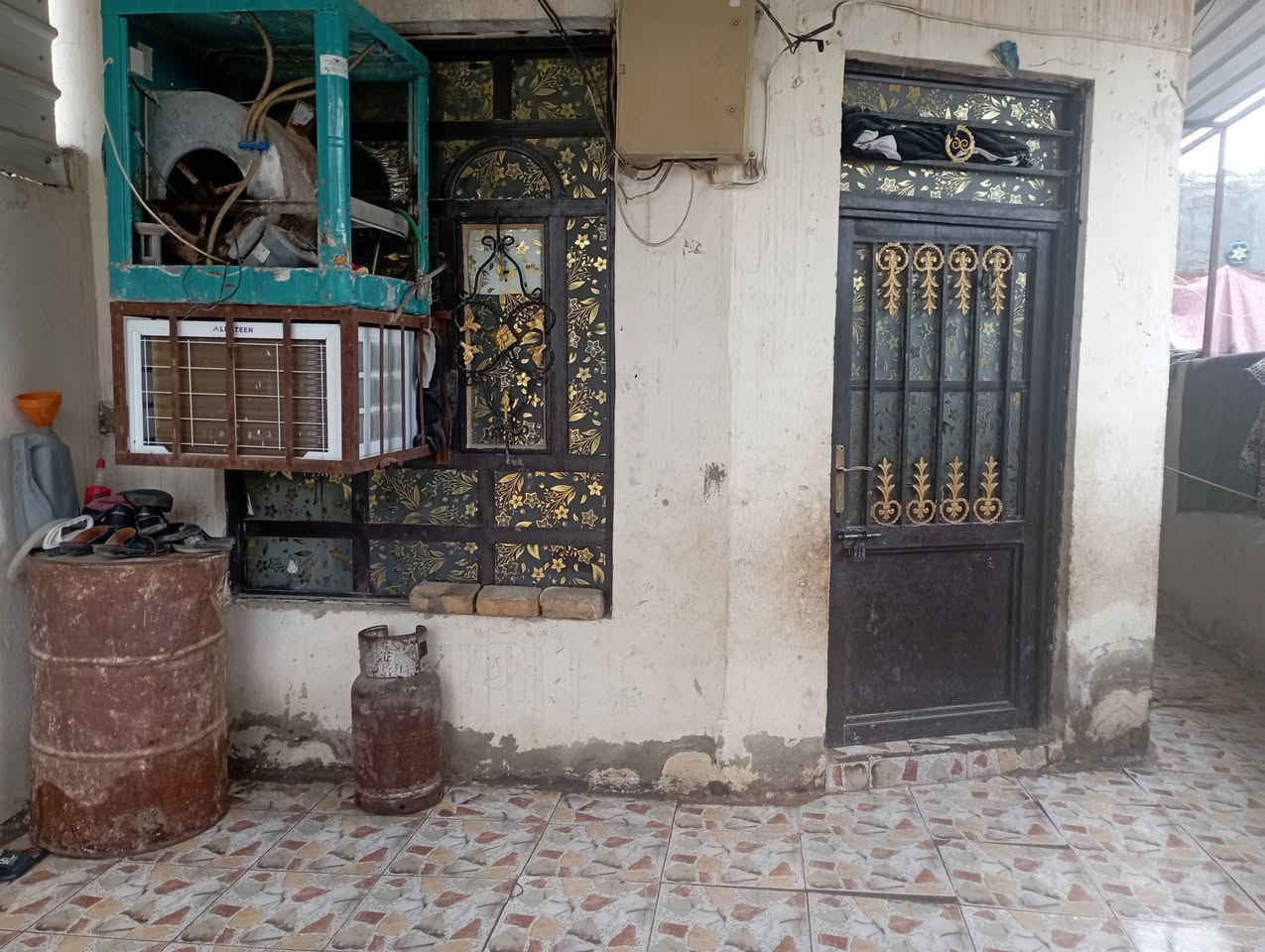 السلام عليكم بيت للبيع مساحه 100م طابو زراعي سند 25 باسمي بناء ابلوك واعكاده كامل حله حي الصدرين خلف الشقق


**إذا كنت صاحب هذا الإعلان وتريد حذفه لأي سبب، رجاءا أرسل رسالة إلى الدعم الفني**