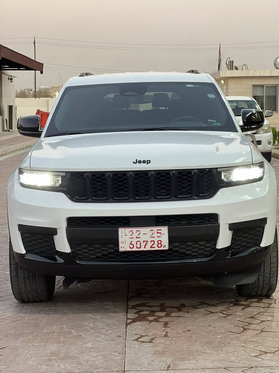 🔹 مواصفات السيارة:
نظام الدفع: 4×4 (دفع رباعي)

اللون: أبيض (Black Top)

رادار أمامي وخلفي

نظام الحفاظ على المسار (Lane Keep Assist)

كشنات (مقاعد) كنتارا وجلد

مقاعد تدفئة

تدفئة في المقود (ستيرن)

تدفئة للمرايات الجانبية

نقطة عمياء (Blind Spot Monitor)

🔹 حالة السيارة:

الضرر: خارجي فقط قطعة جاملغ 

بدون دواخل

وسائد هوائية (إيرباقات) سليمة

السيارة ماشية ٣٨ ميل
 رقم اربيل 
مكان السيارة موصل 
وبيها باج تضليل 

سعر مناسب

*********** للتواصل
