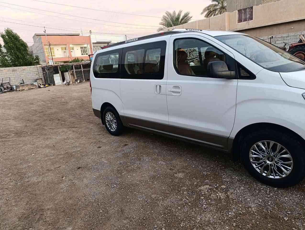 ستاركس للبيع 18فول سياره ستخدام شخصي يعني مال لبيت حته بكراج مامشتغله رقم الهاتف ***********
رقمها بغداد مكان السياره ديالى
