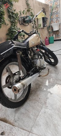 دراجة كلك • ناصرية خلف السجن • قابلة تفاوض