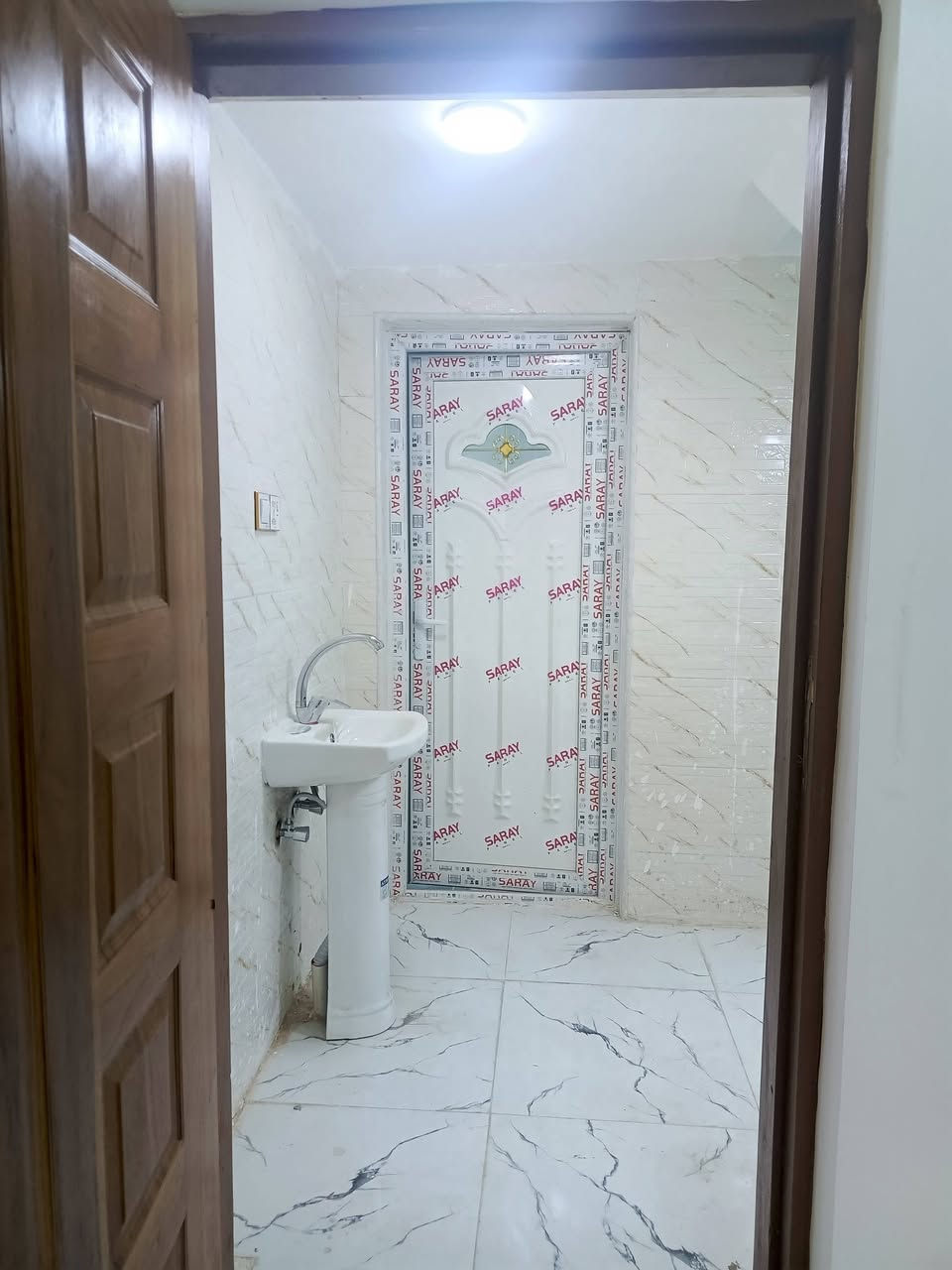 ياالله 

يوجد لدينا بيت للبيع حي ميسان قطاع 77ع الشريط قرب شارع 20متر مساحه 50متر طابقين يحتوي على استقبال وصاله ومطبخ وصحيات والطابق الثاني يحتوي على غرفه وصاله وصحيات صب كونكريت ارضيه بورسلين جدران سيراميك سقوف سي إن سي السعر المطلوب خاص 

للاستفسار والمعلومات الاتصال بنا ع الارقام التاليه 

***********

***********

***********

او مراجعه مكتب ألروان للوساطه العقاريه والمقاولات العامه 

عنوان المكتب حي ميسان ع الشريط قرب صيدليه الشراع مقابل الاستداره مباشر 

عندك بيت عرصه للبيع راسلنه وات ساب وتدلل
