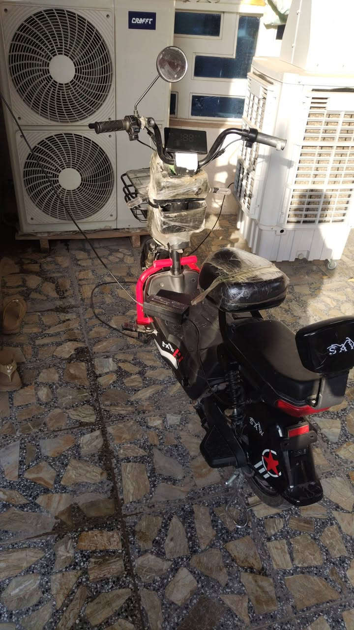 السلام عليكم دراجة  شحن البيع  نضيفا سرعة 60 سعر خاص  او ***********
هاذا  الرقم الشري بتصل
