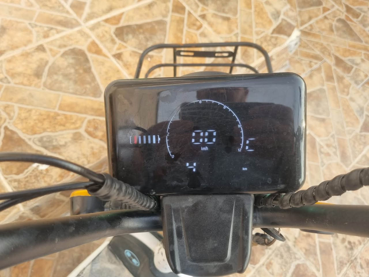 دراجه شحن للبيع بس يحتاج شاحنه مابي عيب ***********
