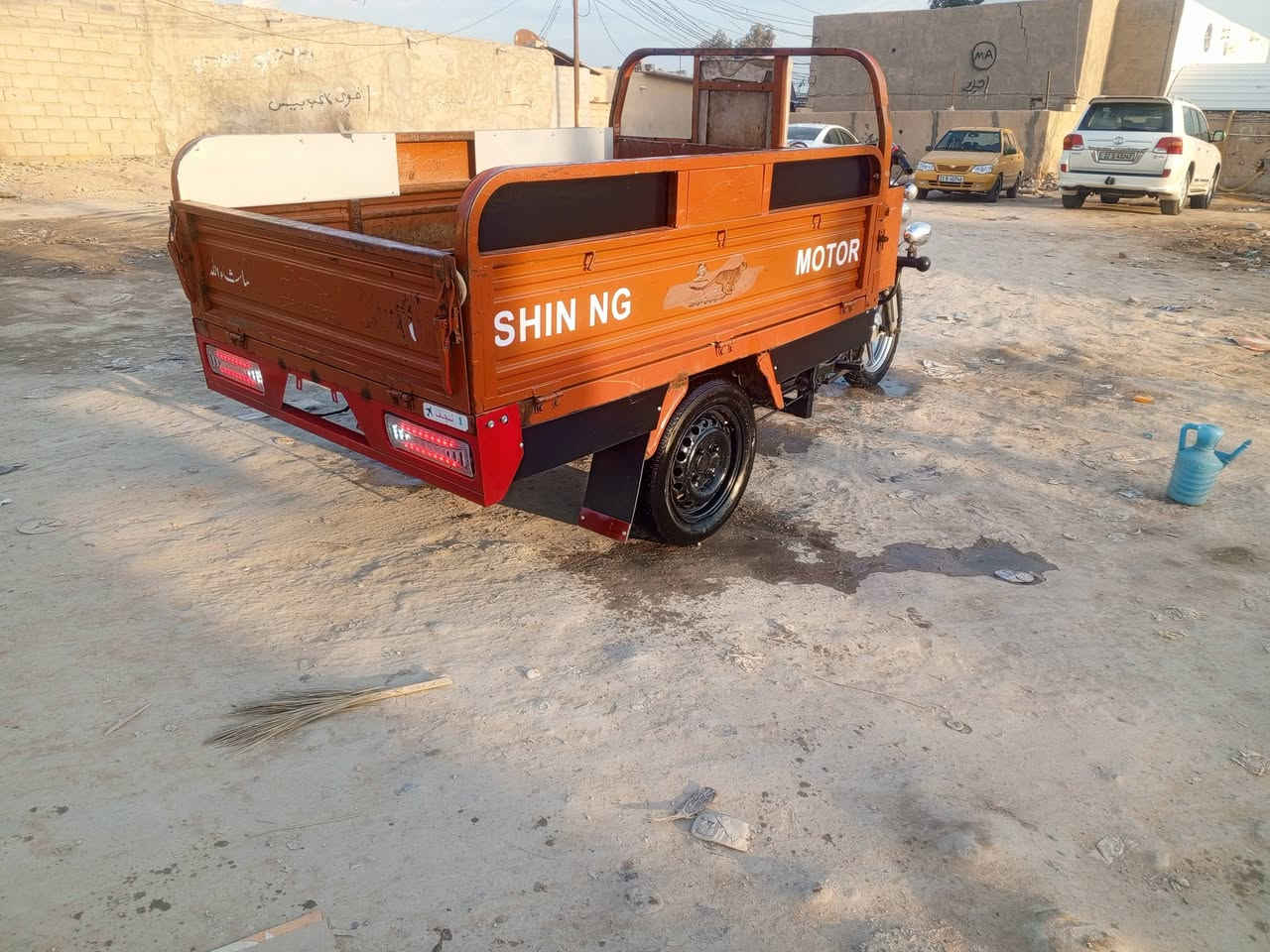 السلام عليكم ستوته للبيع موديل 20 مكينه 25 مكانها بكربلاء حي الموظفين ستوته مقفوله كفه اي نقص ما بيها اوراق باسمي ***********
