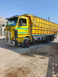 سكانيا 112 • محرك 112 ونص • شاصي مكفول