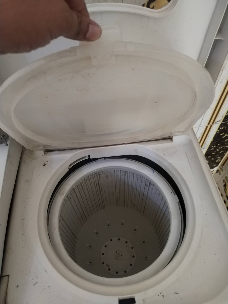 غساله للبيع 
بعدهي نضيفه. 
بس الماطور مايشتغل بيها. 
سعر الماطور 50 الف 
احسن. ماتشتري وحده جديده 250الف او. 300الف 
هاي بعدهي جديده اني مااحتاجها والله الكريم
السعر 150 الف  المكان مشخاب يم تمثال🐴
الرقم ***********
@الجميع
