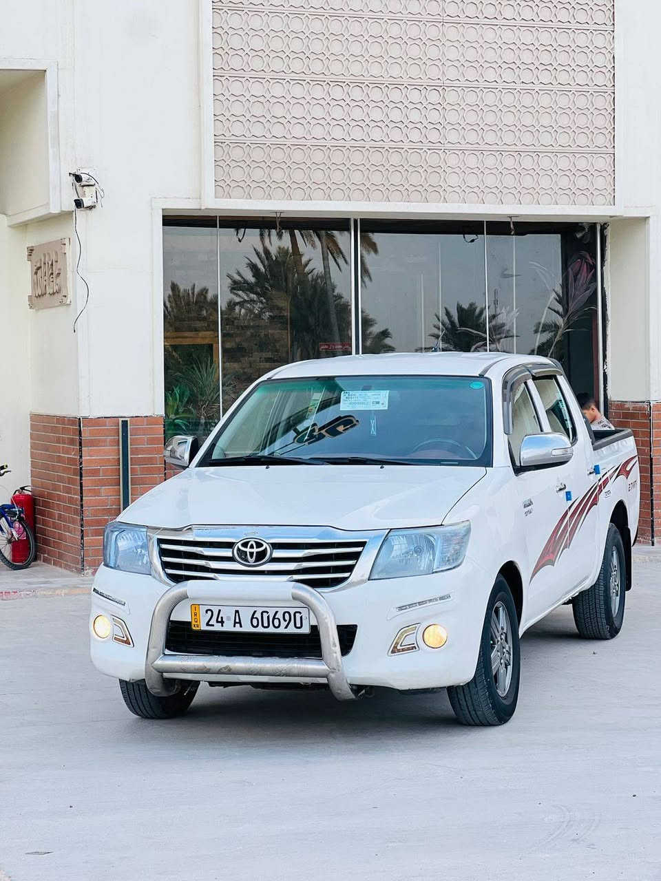 السلام عليكم بيكم فلاونزه موديل ١٤ كير عادي رقم دهوك دولي سنويه ل٣٠ السياره مكفوله من الصبغ والتبديل بيها بارد بصيط مامبين السياره جديده كلش ع وضع البلاد استخدام شخصي مكينه وكير وحداديه وتبريد وتخم تاير كله بشرط مكان السيارة بابل الحمزه رقمي *********** سعرها ١٨٥ بيع او مراوس حسب القناعه
