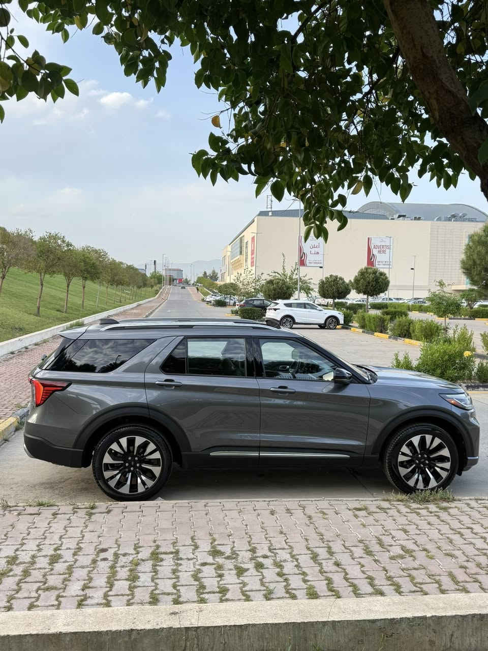 السلام  عليكم ورحمة الله وبركاته
‏‎‏‎       ——— لـلـبـيع  ———

‏‎‏‎فورد اكسبلورر   —  Ford Explorer

‏‎‏‎وراد أمريكي.     —    ايرباك البرده

‏‎‏‎الموديل           —     2025 الاصدار الجديد 

فئة.                 —     بلاتنيوم 

حجم المكينه   —      V4/2300T

‏‎‏‎اللون                —      نفطي   

‏‎‏‎المسافه المقطوعه —  6.000 

‏‎‏‎حاله السياره. — صبغ البنيد فقط ( التقرير مرفق مع الصور )  

‏‎‏‎المواصفات 
‏‎‏‎- بصمة تشغيل 
‏‎‏‎- بصمة أبواب 
‏‎‏‎-تشغيل عن بعد 
‏‎‏‎-ترحيب عند الاقتراب 
-فتحة سقف بانوراما  
-نظام الملاحه 
-شاشه ديجتال
‏‎‏‎-كشنات جلد + مخمل
-كشنات اماميه تبريد 
-كشنات اماميه خلفيه تدفئه
-اناره محيطيه ب7 الوان 
-حساس امامي 
-حساس خلفي
-رادارات 360درجه 
-كامرات 360درجه
‏‎‏‎- شاشه كبيره تدعم نظام الأبل كار بلي ونظام الاندرويد 
‏‎-گير ماوس 
‏‎-نظام الدفع 4WD
-اشاره بالمرايه  
‏‎-اوتو هولد 
‏‎-اوتو ستوب 
‏‎-هندبريك بصمه 
‏‎-٧وضعيات قياده 
‏‎‏‎- ستيرن بحركه كهربائيه 
‏‎‏‎- تبريد مركزي 
‏‎‏‎- بگ لايت LED 
‏‎-صندوق كهربائي 
‏‎-كشنات VIP ( منفصل )
‏‎‏‎- كود باب 
‏‎‏‎-كرسي السايق والراكب بحركه كهربائيه
‏‎‏‎-تحكم ستيرن جهتين 
‏‎‏‎-تحديد سرعه 
‏‎‏‎-مانع انزلاق 
‏‎‏‎-ليد نهاري
‏‎‏‎باقي المواصفات المعروفه 

‏‎‏‎السعر            —      اكتب تم ويوصلك السعر مباشر 

‏‎‏‎رقم السياره    —      اربيل 

‏‎‏‎موقع  السياره —      السليمانية 

‏‎‏‎للأستفسار.     —       *********** - ***********
