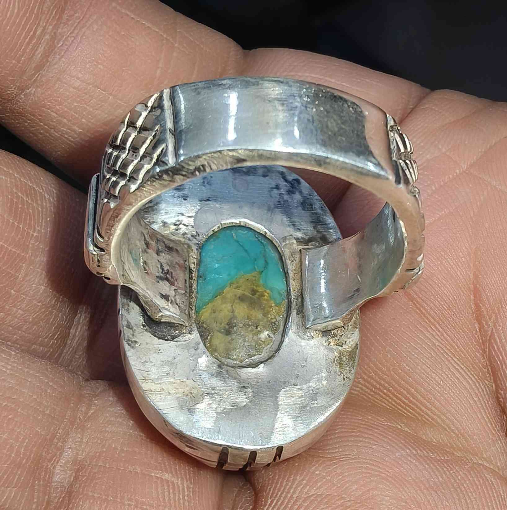 فيروزج نيشابوري ضخم جدا
صياغه يدويه ثقيله 
السعر   ((100الف قفل ونهائي )) 
القياس (( 28_27 ))


**إذا كنت صاحب هذا الإعلان وتريد حذفه لأي سبب، رجاءا أرسل رسالة إلى الدعم الفني**