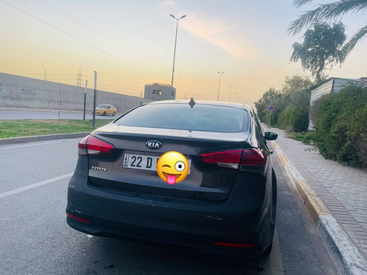 السلام عليكم          السعر (110)
كيا فورتي مديل 17 اربيل بأاسمي هزة وسنويه جدد 
حادث امريكا جاملغ. بدون دواخل بدون ايرباك. وربع لبنيد. 
وبل عراق صار بيها طخه بين لبابين لسايق ول ورا 
كير ومكينة مكفولات بدون نقص السياره. ماشية (138) ميل
مكاني اليرموك رقمي ***********
