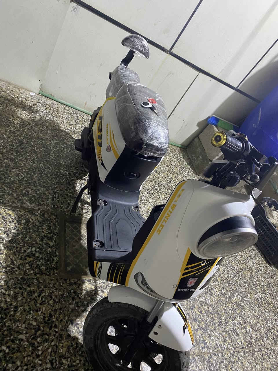 سلام عليكم دراجه R11 موديل 2025 خمس بطاريات البطاريه الوحده 32 امبير دراجه حلو ونضيفه بس بيه هذا كسر كدامك سعر 490 وبيه مجال عنواني البصره الصالحيه ‏ 0772 103 2453
