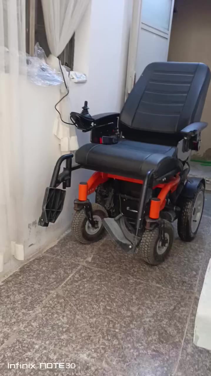 السلام عليكم كرسي كهربائي بحاله جيده ناقصه فقط الشاحنه السعر 300 وبمجال حك الجيه  المكان بغداد البلديات رقم الهاتف ***********
