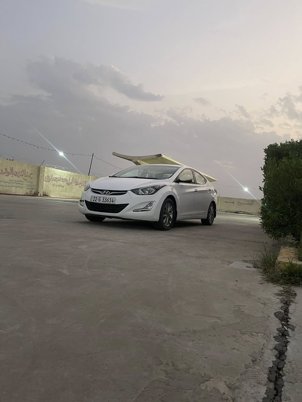 السلام عليكم النترا 2014 شكل 2016
السياره نضيفه كلش بدون حادث بيه شخط في الجاملغ الخلفي وبارد صفير جدا في قبق الجنطه 
المحرك مجفت جديد بوضع جيد جداً 
الكير سليم 
الداخل نضيف 
الموصفات إشارة وتحكمات ستيرن والتبريد والتدفئة شغال
المسافات المقطوعه 390كم
العنوان بغداد الرقم أربيل 
السعر 12000$ وبيه مجال 
للاستفسار ***********
