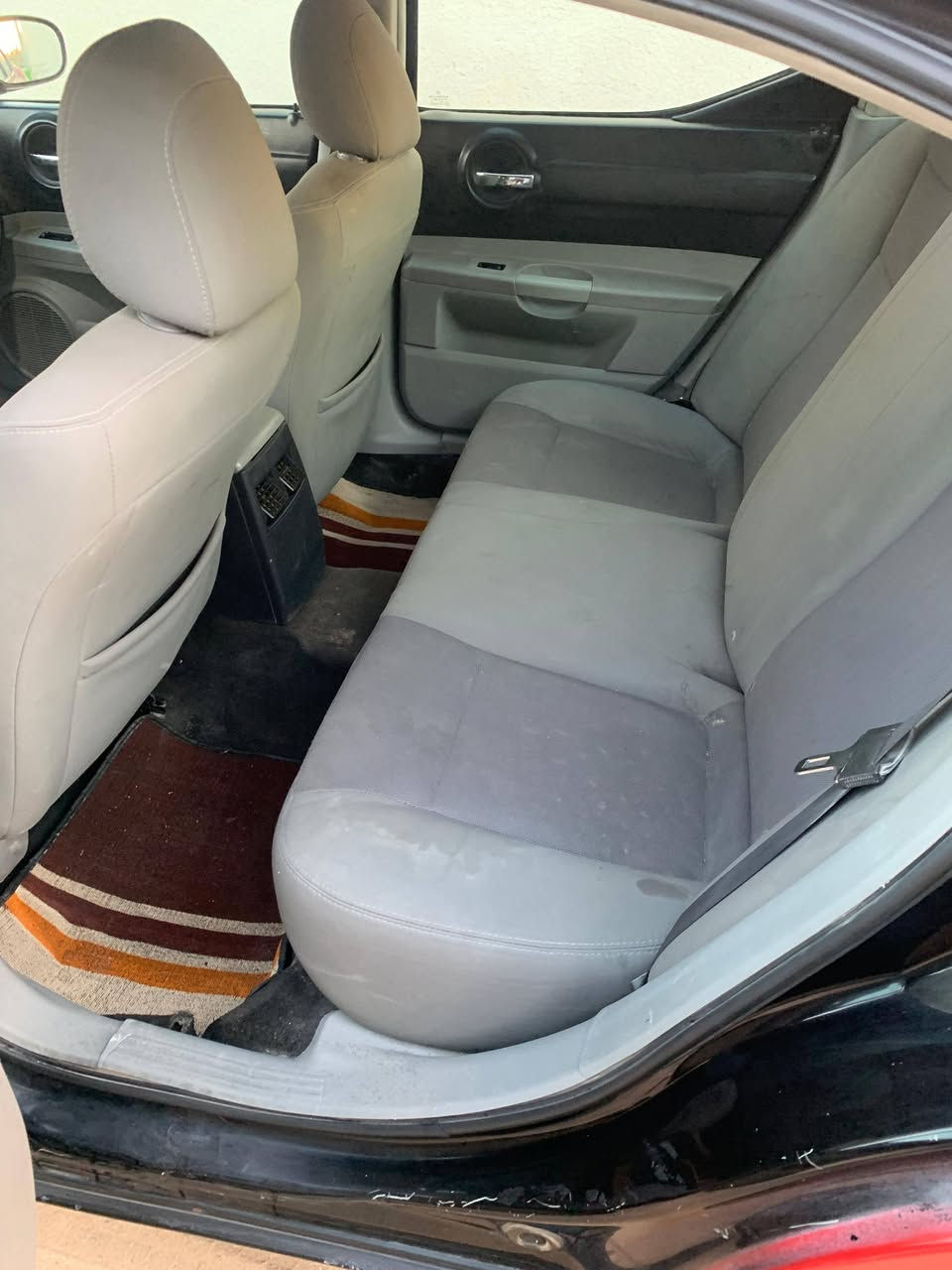 السلام عليكم
جارجر ٢٠١٠ ادوات مكصوصه قمارة
  متوئمه شمالي
مكينه وكير  كفالة
تبريد تدفئه شغال
كهربائيات شغاله
منظومه زنون عالي ناصي
مكينه ٣٥٠٠
غرفه نظيفه
السعر ٤٥ وبيهامجال ترهم مراوس وبيع 
مكانها البصرة
الاستفسار واتساب /***********
