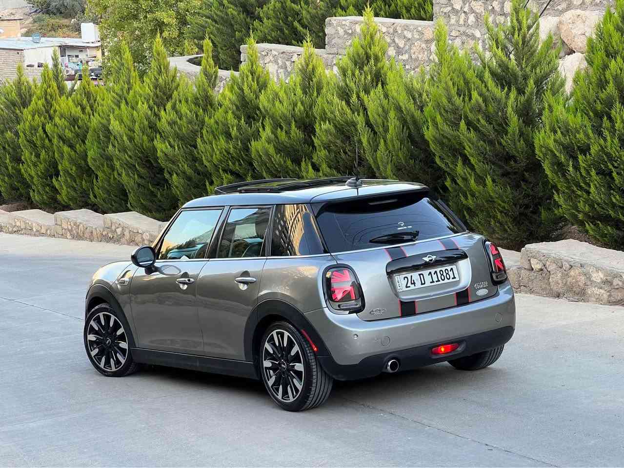 للبيع ميني كوبر لميتدد موديل 2017

صبغ فقط بوند بدون دواخل 

محرك السيارة 1500 دبل توربو 

رقم سنويه هزة فحص جديد
ماشيه 59ميل 

السعر المطلوب 103$ ومجال بسيط
موقع السيارة دهوك
***********
***********

باسمي تحويل او وكاله نفس اليوم

مواصفات السيارة .پانوراما. كشنات جلد .. بصمة تشغيل .. بصمة ابواب .. كشنات هيتر  .. شاشة جبيرة .كاميره. تحكم ماوز .. داخل ليد ٧ الوان .. فول تحكمات سترين .. كروز سرعه .لايتات زينون عالي ناصي .داداشو. وباقي المواصفات المعروفه 

السيارة جدا نظيفة وبدون اي نواقص وكلشي بيها شغال ١٠٠٪؜ Singapore
