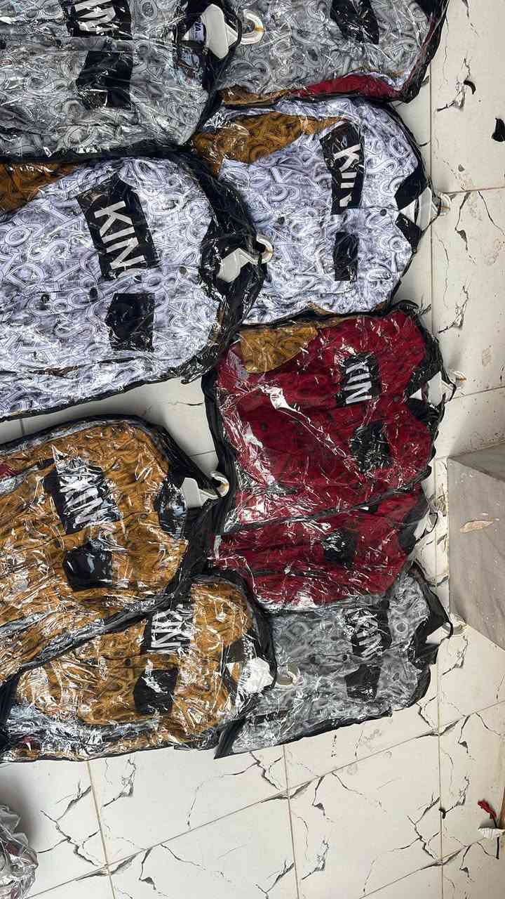 تونز من ٤ل١٢ سنه 
السعر ١٧٠ج 

🌹🌹🌹🌹🌹


**إذا كنت صاحب هذا الإعلان وتريد حذفه لأي سبب، رجاءا أرسل رسالة إلى الدعم الفني**