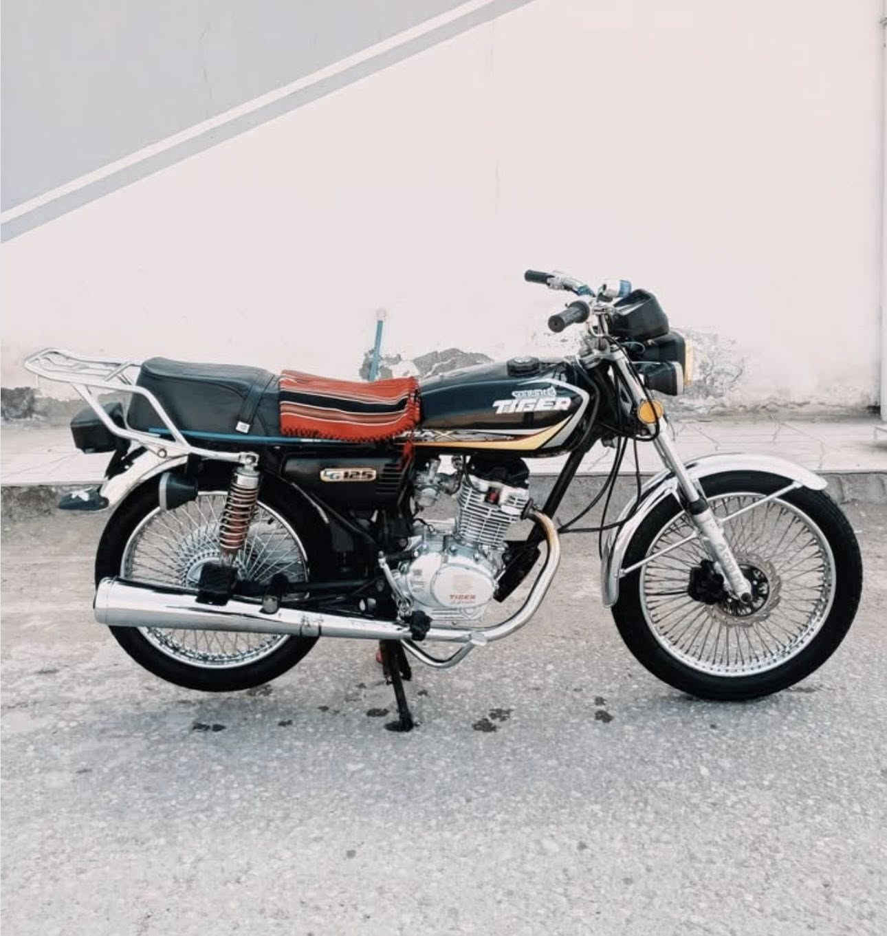 السلام عليكم دراجه تايكر للبيع موديل 2022 ما عايزه شي كله شغاله أوراق سكنر السعر 400 وبيه مجال عنوان بابل سياحي رقمي ***********
