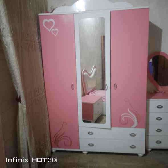 غرفه بناتيه ..4قطع للبيع
***********. مكان واحد حزيران
