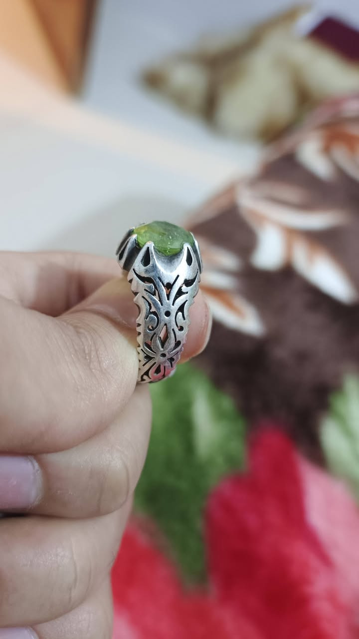 زبرجد طبيعي صياغة يدويه سعر 65 للتواصل *********** توصيل موجود 6 الاف دينار
