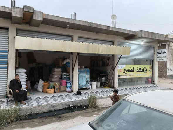 بناية تجارية للبيع – السوك / مقابل مطعم سعد
المساحة طابو: 137م

واقع حال: 197م

ركن + محلات تجارية

شقة سكنية أرضية

بناء حديث درجة أولى

مؤجرة حالياً

السعر 280 مليون قابل للتفاوض

كما موضح بالصور والفيديو
للتواصل: مكتب الركابي للعقار
***********
***********
