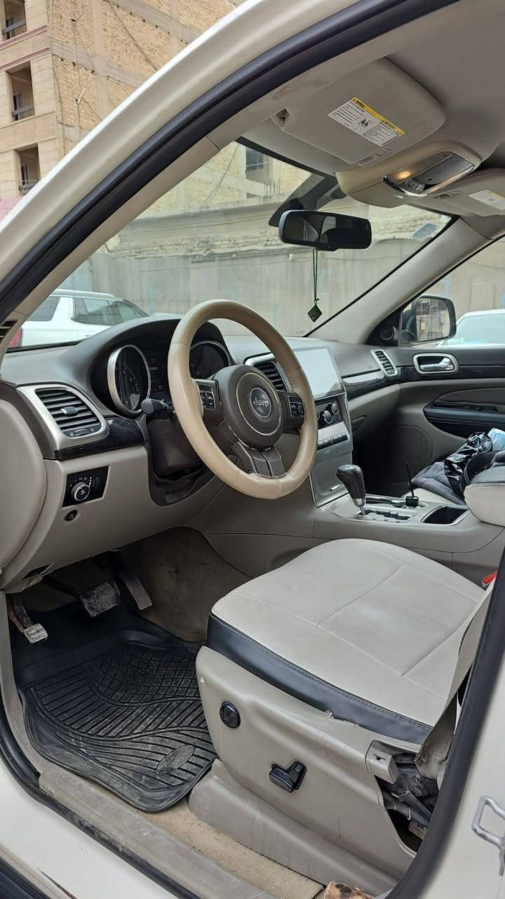 سيارة جيب موديل ٢٠١٢ مواصفات عاديه رقم بغداد حادثها دعاميه وجاملغ والسونار موجود بس اذا تحب انت سوي سوي السعر خاص ..


**إذا كنت صاحب هذا الإعلان وتريد حذفه لأي سبب، رجاءا أرسل رسالة إلى الدعم الفني**