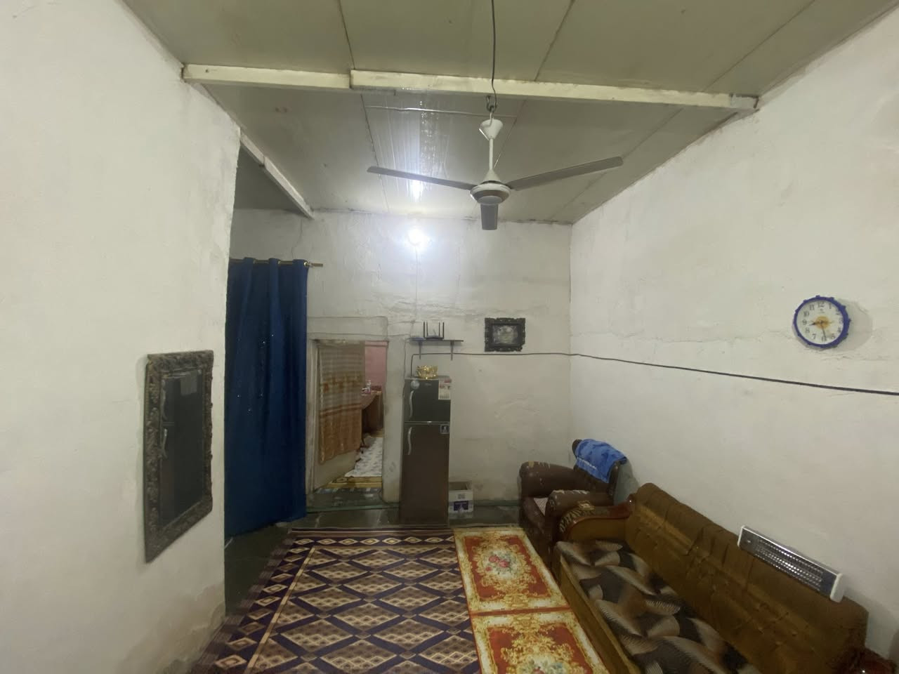 السلام عليكم. بيت للبيع المساحة 200 م. النعوان كفاءات العبيدي (المهجرين) قرب سكلة أبو حسن .
يحتوي على 2 غرف نوم + صالة كبيره +استقبال + مطبخ 
للاستفسار  ***********
