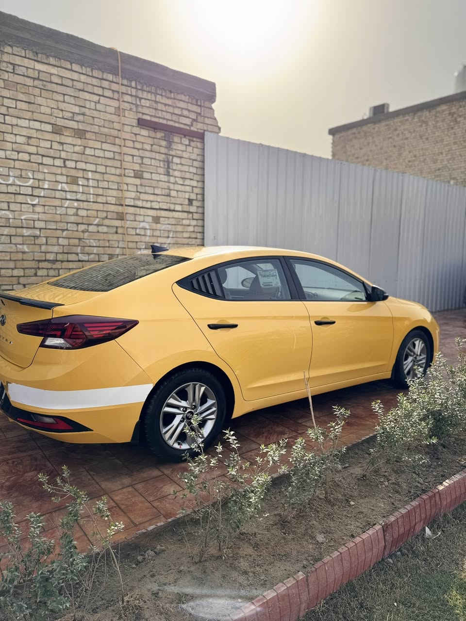 سلام عليكم للبيع النترا 2020 جديده كلهه بلاديه مكينه كير صدر برغي ما مفتوح صور الحادث ولسونار ويه الصور مصفره هيئه مدوشمه كشنات وارضيه جاهزه كل نقص مابيهه حادث بصيط خشم البنيد مكفوله الغود شواصي السعر 148 مكان بغداد ***********
