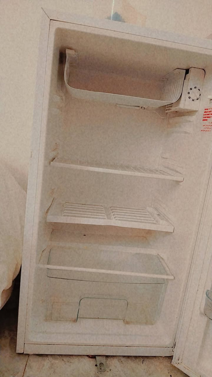 ثلاجه للبيع بعدهي جديدا للبيع سعر ١٠٠ بيها مجال تبريدها فول


**إذا كنت صاحب هذا الإعلان وتريد حذفه لأي سبب، رجاءا أرسل رسالة إلى الدعم الفني**