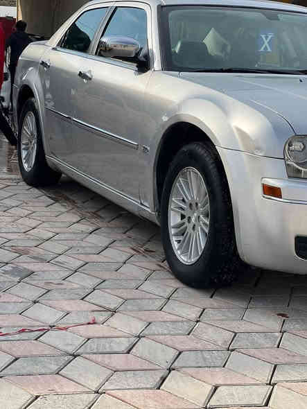 سلام عليكم سيارة موديل ٢٠١٠ اصل تخم تاير رقم اربيل جديد هزه وسنويه جديده تحويل مباشر مكينه جديده صدر خلفي امامي جديد وبيها جاملغ كلير بدون دواخل والهلال معمره سياره مامشتغله على خط شاهد الله سعر ١٣٣ بيه مجال بصيط حك جيه رقم *********** رحمه على والديك سعر ماعجبك اعبر المنشور ولا تكسر بحلال العالم تحياتي لجميع مكان السياره بغداد
