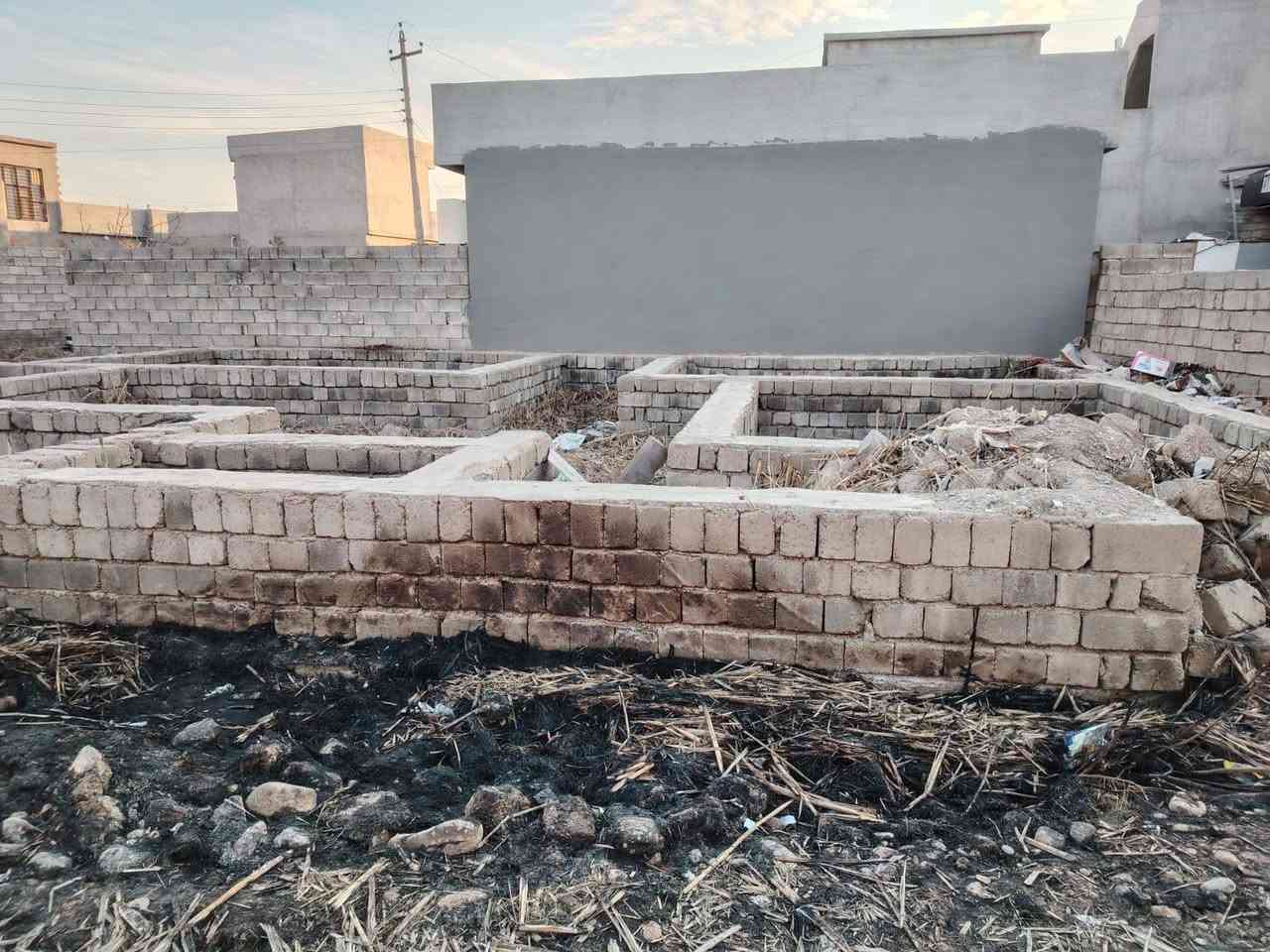 تكعيب للبيع مساحته 250ركن موقع يم جامع حسوكه
يم بيت مهند الغازي مكان واحد على واحد متوفر جميع الخدمات مي وكهرباء وشارع كلشي يمها سعرها جدا مناسب اتصل وتدلل ***********
